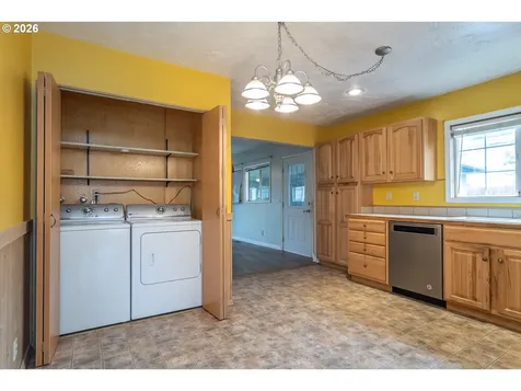 1595 NW Rachel Avenue Roseburg OR 97471