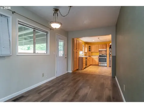 1595 NW Rachel Avenue Roseburg OR 97471