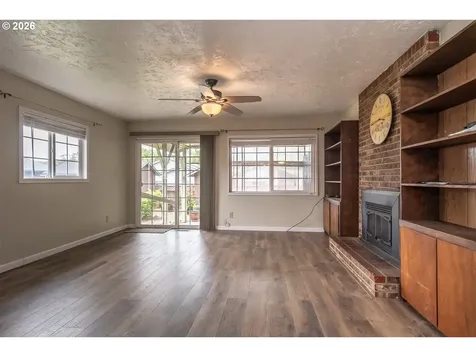 1595 NW Rachel Avenue Roseburg OR 97471