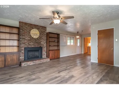 1595 NW Rachel Avenue Roseburg OR 97471