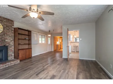 1595 NW Rachel Avenue Roseburg OR 97471