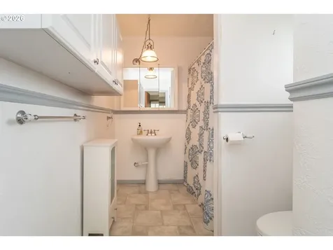 1595 NW Rachel Avenue Roseburg OR 97471