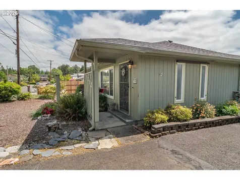 1595 NW Rachel Avenue Roseburg OR 97471