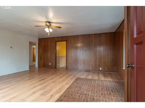 1595 NW Rachel Avenue Roseburg OR 97471