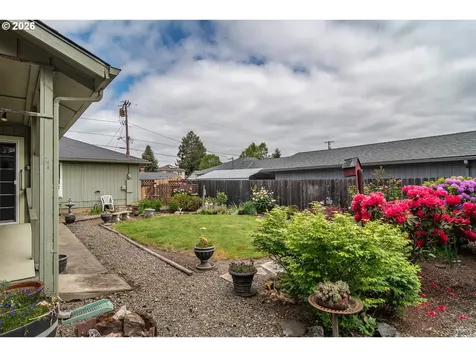 1595 NW Rachel Avenue Roseburg OR 97471