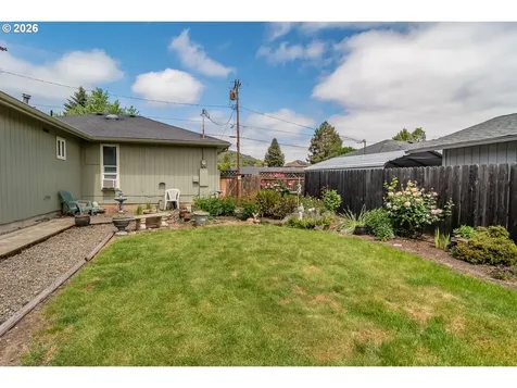 1595 NW Rachel Avenue Roseburg OR 97471