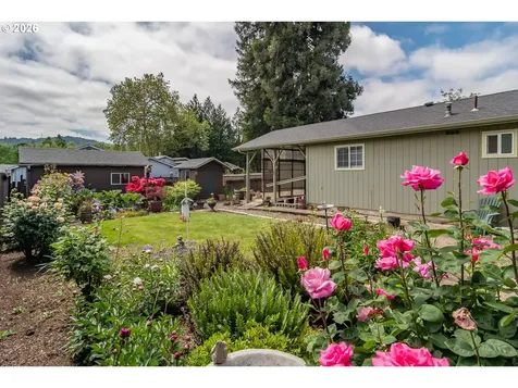 1595 NW Rachel Avenue Roseburg OR 97471