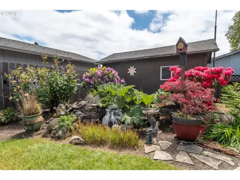 1595 NW Rachel Avenue Roseburg OR 97471
