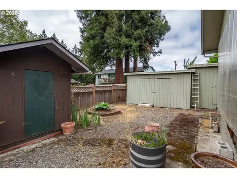 1595 NW Rachel Avenue Roseburg OR 97471