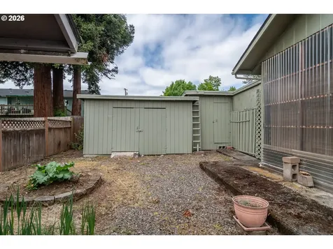 1595 NW Rachel Avenue Roseburg OR 97471