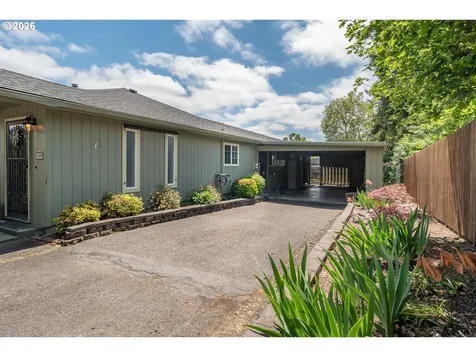 1595 NW Rachel Avenue Roseburg OR 97471