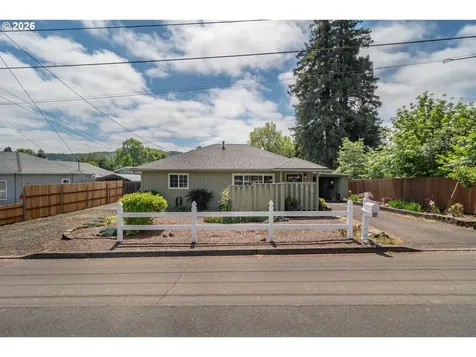 1595 NW Rachel Avenue Roseburg OR 97471