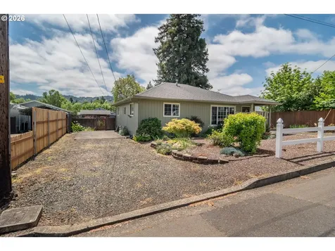 1595 NW Rachel Avenue Roseburg OR 97471