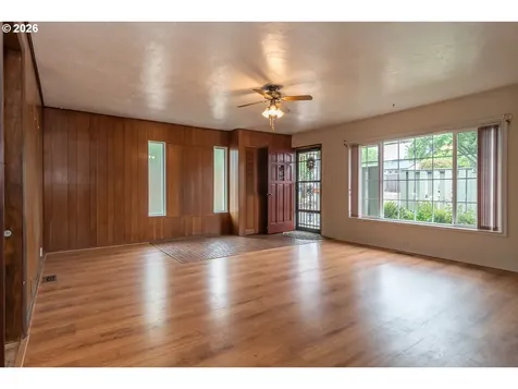 1595 NW Rachel Avenue Roseburg OR 97471
