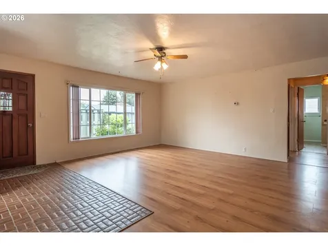 1595 NW Rachel Avenue Roseburg OR 97471