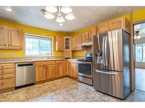 1595 NW Rachel Avenue Roseburg OR 97471