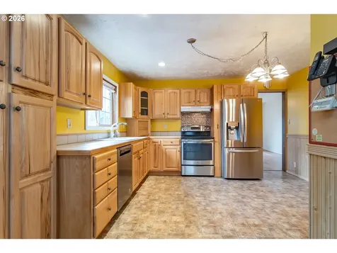 1595 NW Rachel Avenue Roseburg OR 97471