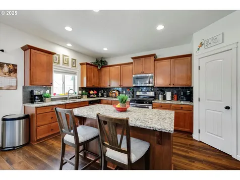 2177 A Street Hubbard OR 97032