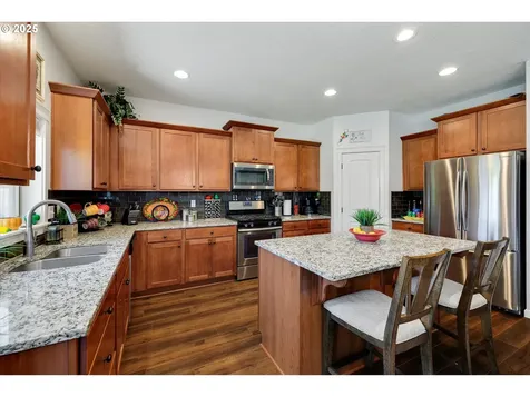 2177 A Street Hubbard OR 97032