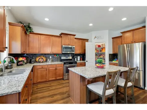 2177 A Street Hubbard OR 97032