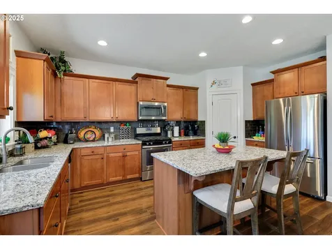 2177 A Street Hubbard OR 97032