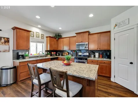 2177 A Street Hubbard OR 97032