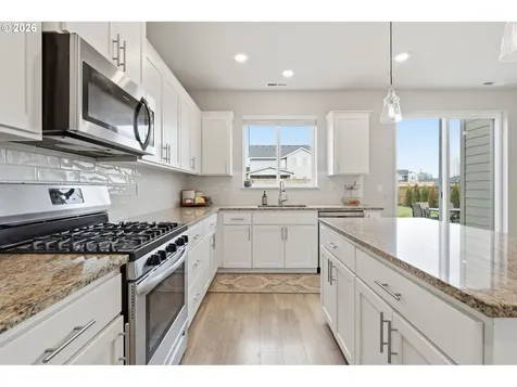 1035 Marie Street Mt. Angel OR 97362