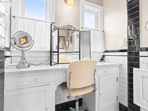 308 W 33rd Street Vancouver WA 98660