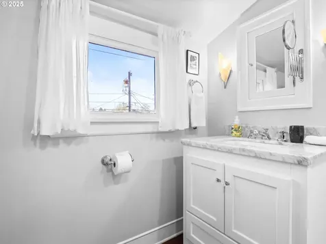 308 W 33rd Street Vancouver WA 98660