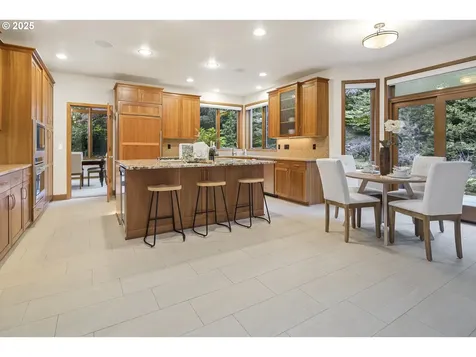 17514 Brookhurst Drive Lake Oswego OR 97034