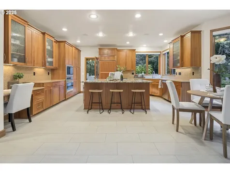 17514 Brookhurst Drive Lake Oswego OR 97034