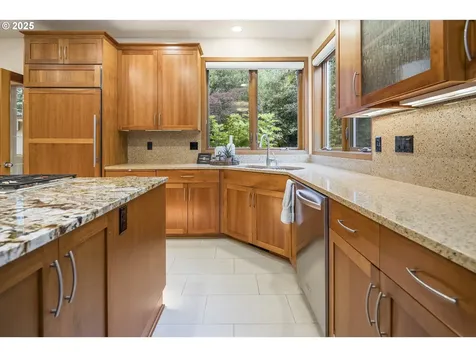 17514 Brookhurst Drive Lake Oswego OR 97034