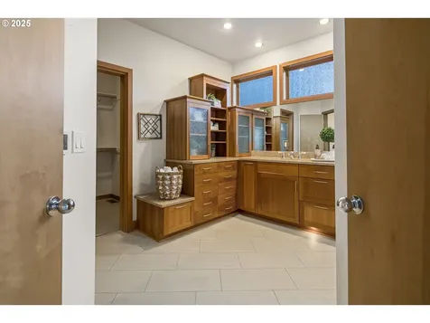 17514 Brookhurst Drive Lake Oswego OR 97034