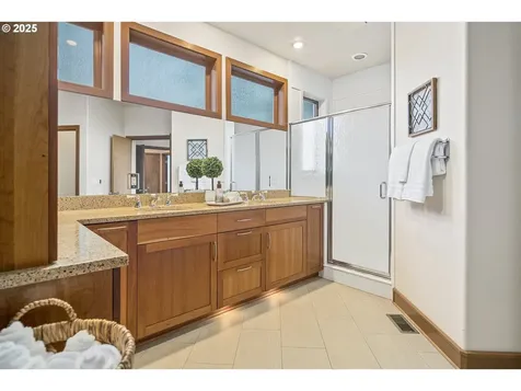 17514 Brookhurst Drive Lake Oswego OR 97034