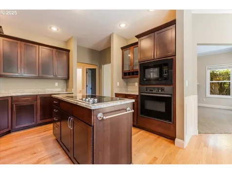 1851 Churchill Terrace West Linn OR 97068
