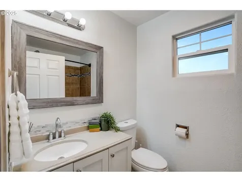 108 South Street Silverton OR 97381