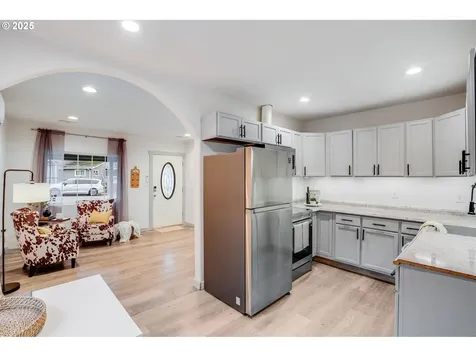 108 South Street Silverton OR 97381