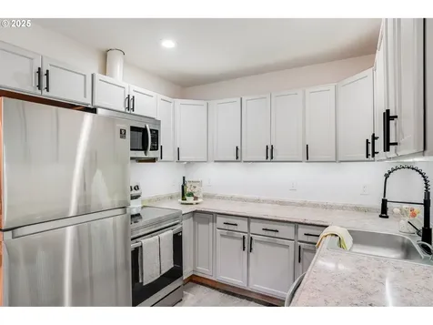 108 South Street Silverton OR 97381