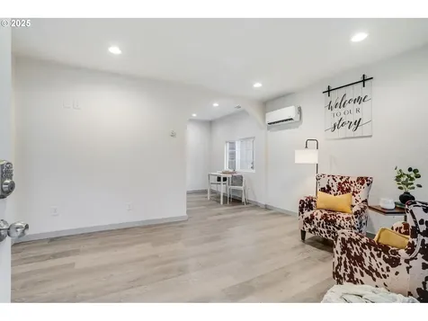 108 South Street Silverton OR 97381