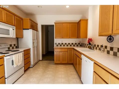 1875 Lake Cove Avenue Eugene OR 97408