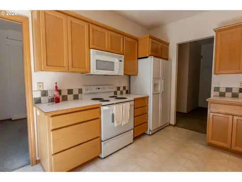 1875 Lake Cove Avenue Eugene OR 97408
