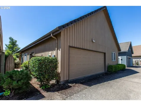 1875 Lake Cove Avenue Eugene OR 97408
