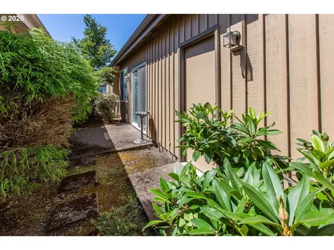 1875 Lake Cove Avenue Eugene OR 97408