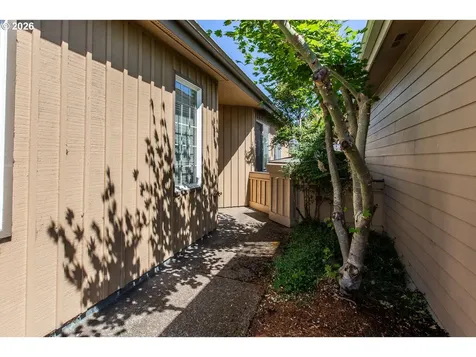 1875 Lake Cove Avenue Eugene OR 97408