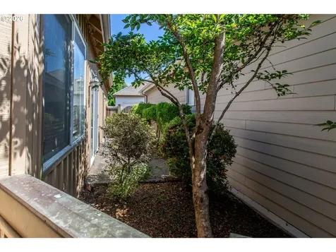 1875 Lake Cove Avenue Eugene OR 97408
