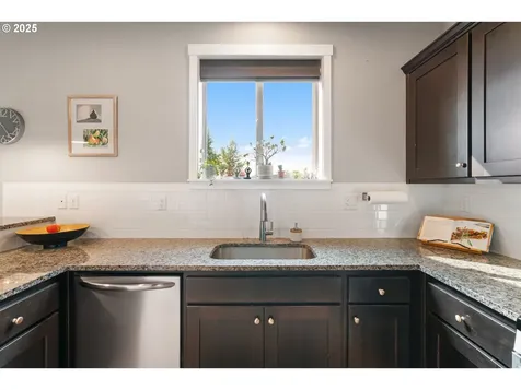 400 W Dixon Drive Newberg OR 97132