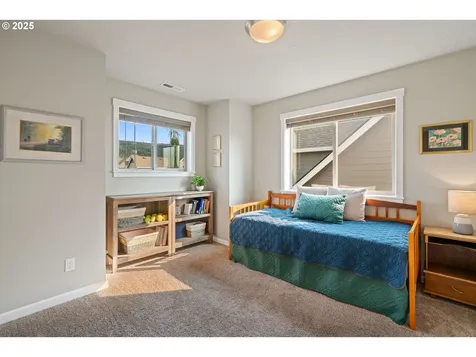 400 W Dixon Drive Newberg OR 97132