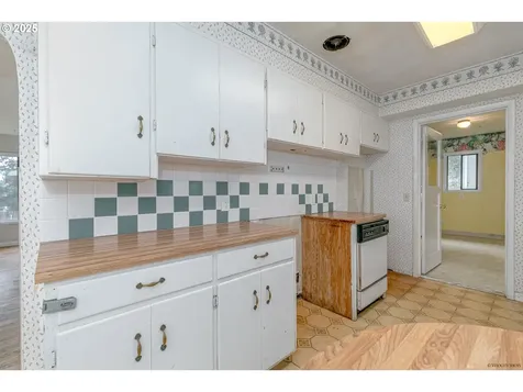 1533 SW Fairview Avenue Dallas OR 97338