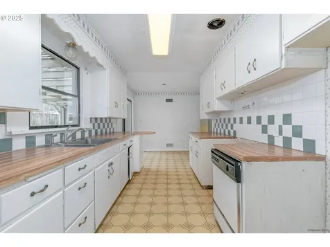 1533 SW Fairview Avenue Dallas OR 97338
