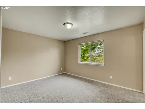 15529 NE Alton Street Portland OR 97230